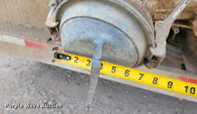 image for item LL9543 1998 Freightliner FL70  vacuum truck