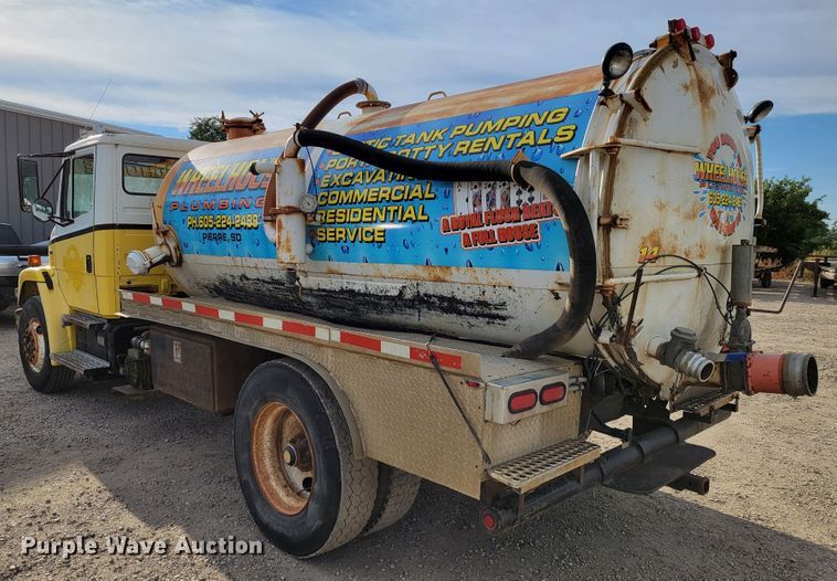 image for item LL9544 1995 Freightliner FL70  vacuum truck