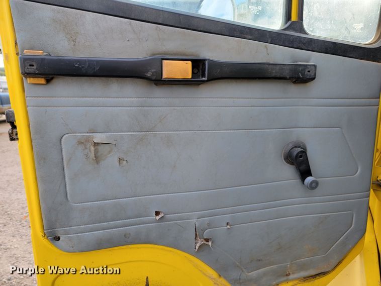 image for item LL9544 1995 Freightliner FL70  vacuum truck