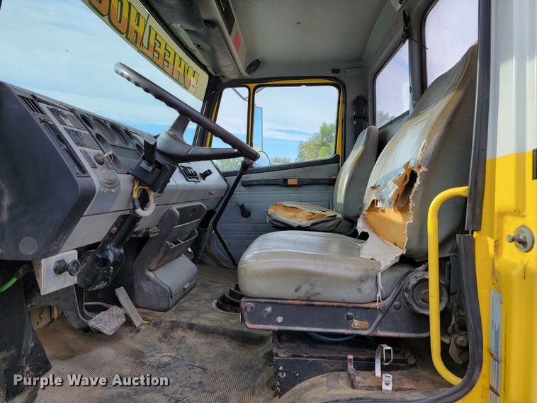 image for item LL9544 1995 Freightliner FL70  vacuum truck