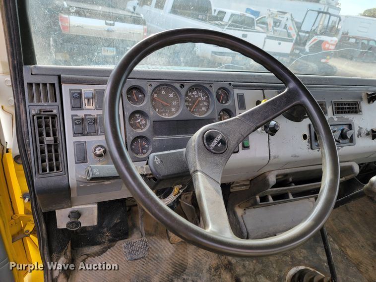 image for item LL9544 1995 Freightliner FL70  vacuum truck