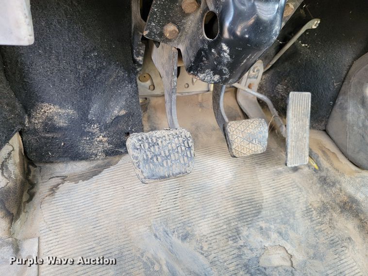 image for item LL9544 1995 Freightliner FL70  vacuum truck