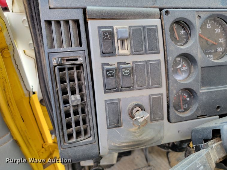 image for item LL9544 1995 Freightliner FL70  vacuum truck