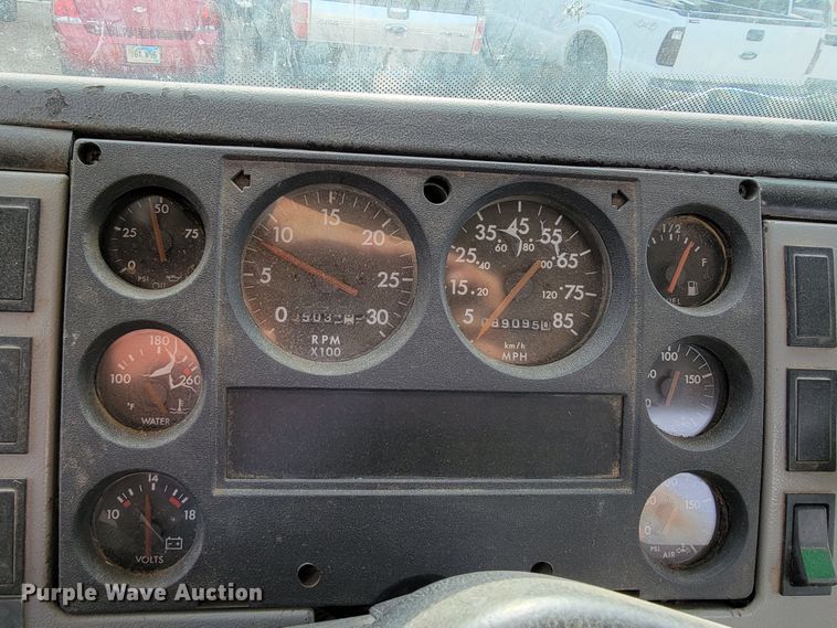 image for item LL9544 1995 Freightliner FL70  vacuum truck