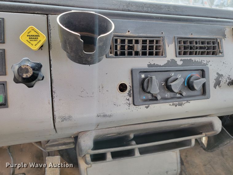 image for item LL9544 1995 Freightliner FL70  vacuum truck