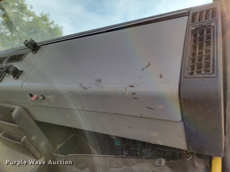 image for item LL9544 1995 Freightliner FL70  vacuum truck