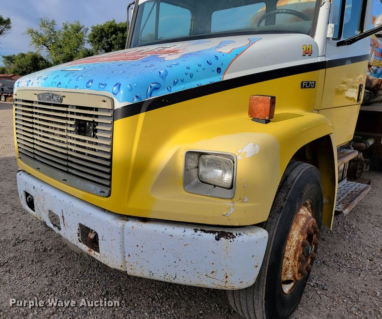 image for item LL9544 1995 Freightliner FL70  vacuum truck