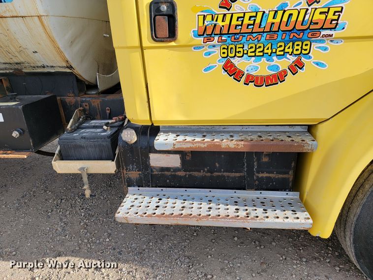 image for item LL9544 1995 Freightliner FL70  vacuum truck