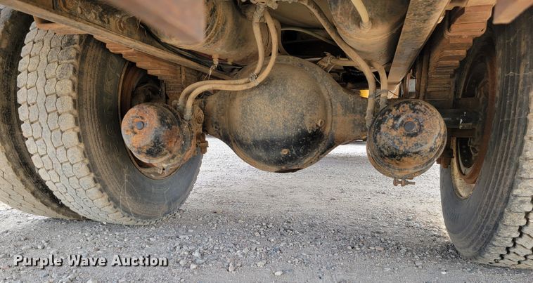 image for item LL9544 1995 Freightliner FL70  vacuum truck