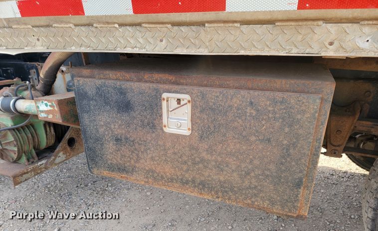 image for item LL9544 1995 Freightliner FL70  vacuum truck