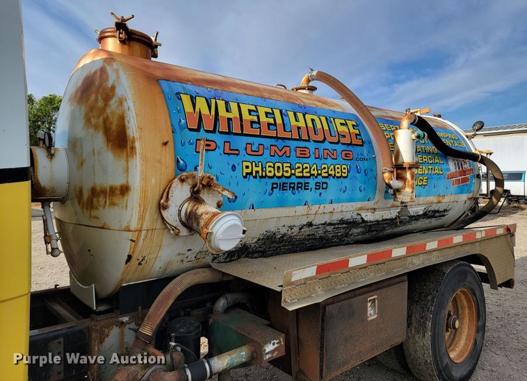 image for item LL9544 1995 Freightliner FL70  vacuum truck