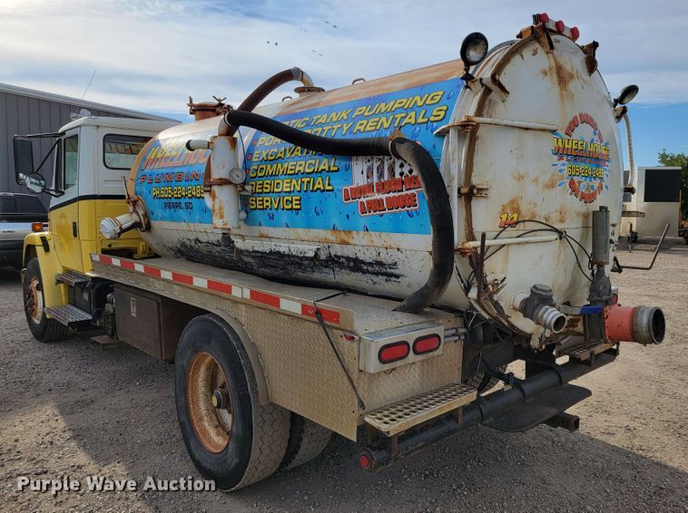 image for item LL9544 1995 Freightliner FL70  vacuum truck