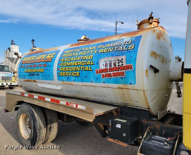 image for item LL9544 1995 Freightliner FL70  vacuum truck