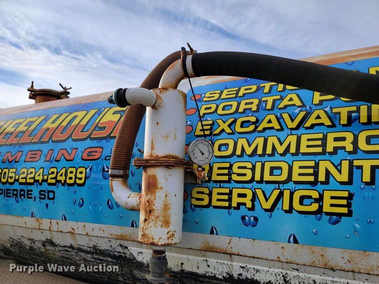 image for item LL9544 1995 Freightliner FL70  vacuum truck