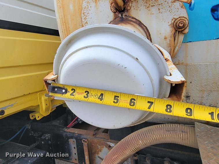 image for item LL9544 1995 Freightliner FL70  vacuum truck