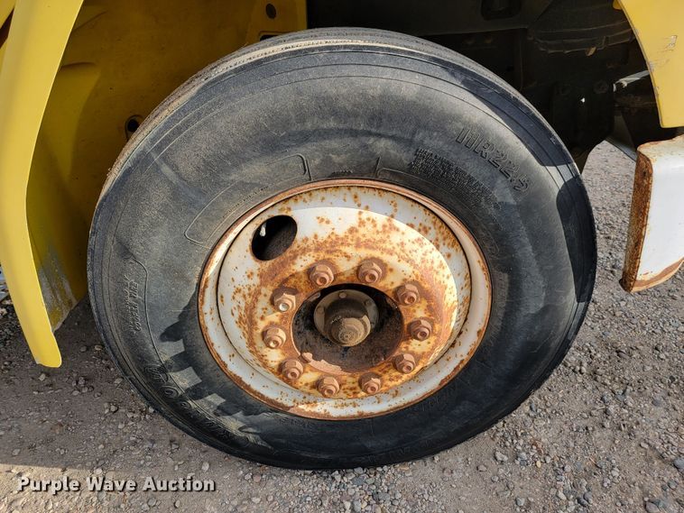 image for item LL9544 1995 Freightliner FL70  vacuum truck