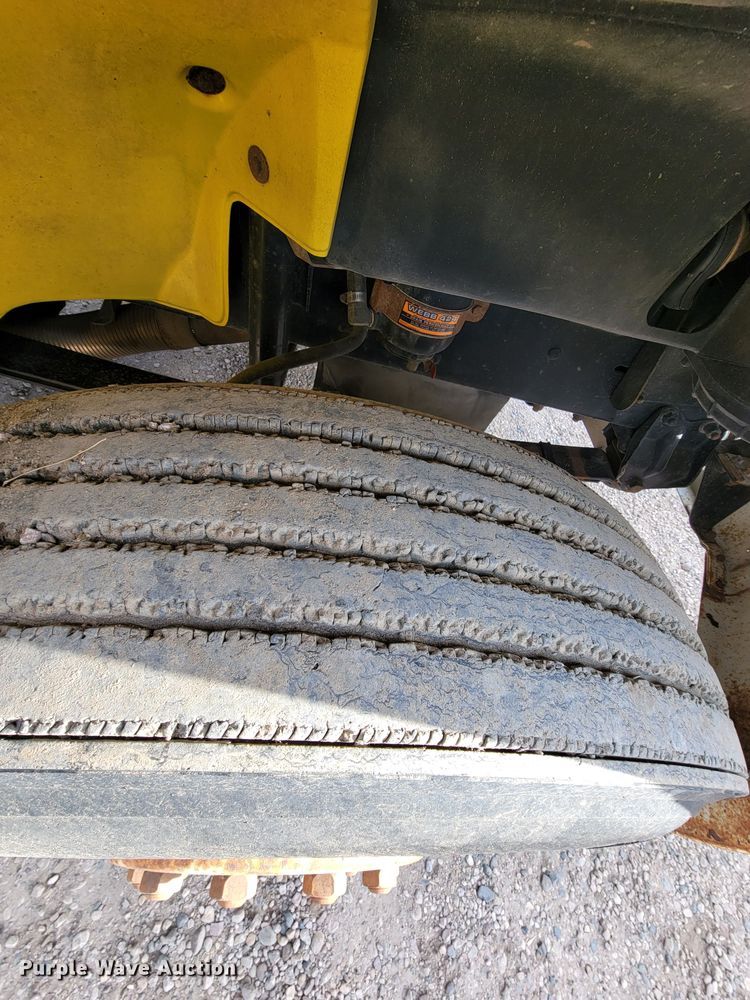 image for item LL9544 1995 Freightliner FL70  vacuum truck