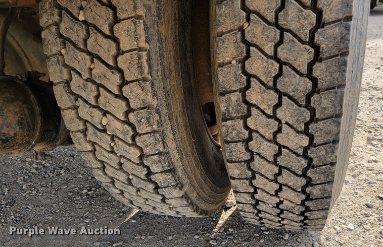 image for item LL9544 1995 Freightliner FL70  vacuum truck