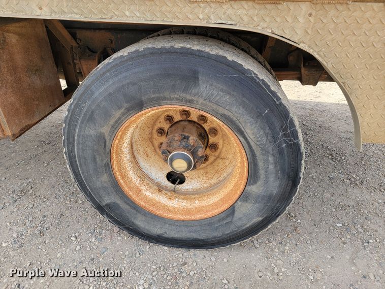 image for item LL9544 1995 Freightliner FL70  vacuum truck