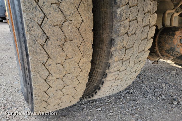 image for item LL9544 1995 Freightliner FL70  vacuum truck