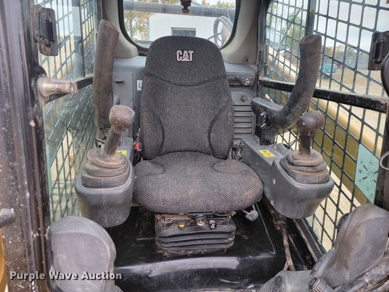 image for item LL9550 2014 Caterpillar 262D  skid steer loader