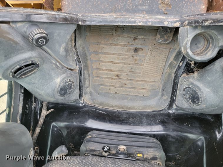 image for item LL9550 2014 Caterpillar 262D  skid steer loader