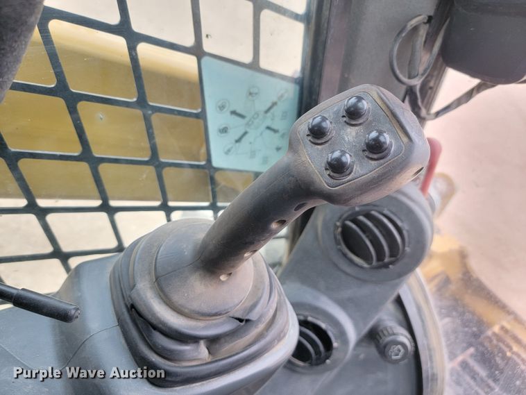 image for item LL9550 2014 Caterpillar 262D  skid steer loader