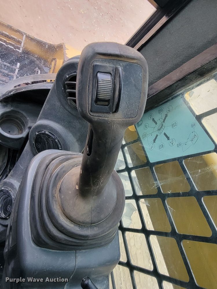 image for item LL9550 2014 Caterpillar 262D  skid steer loader