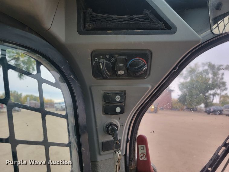 image for item LL9550 2014 Caterpillar 262D  skid steer loader