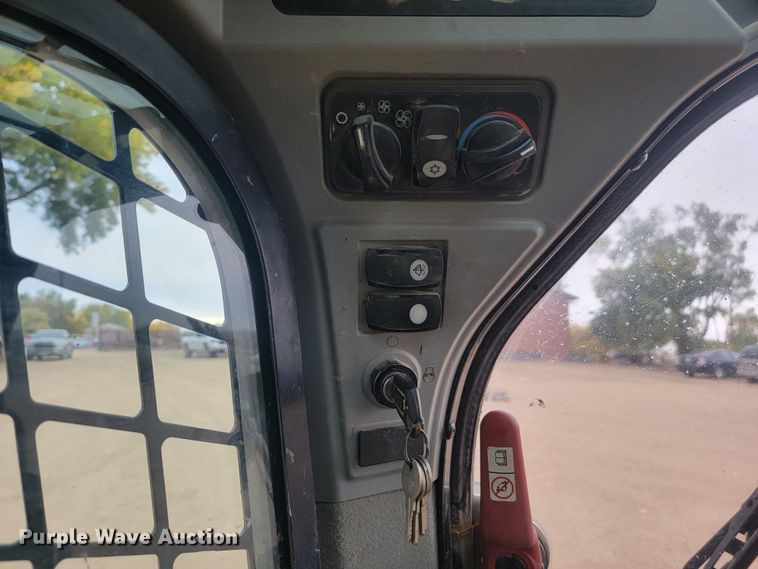 image for item LL9550 2014 Caterpillar 262D  skid steer loader