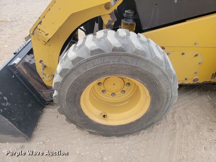 image for item LL9550 2014 Caterpillar 262D  skid steer loader