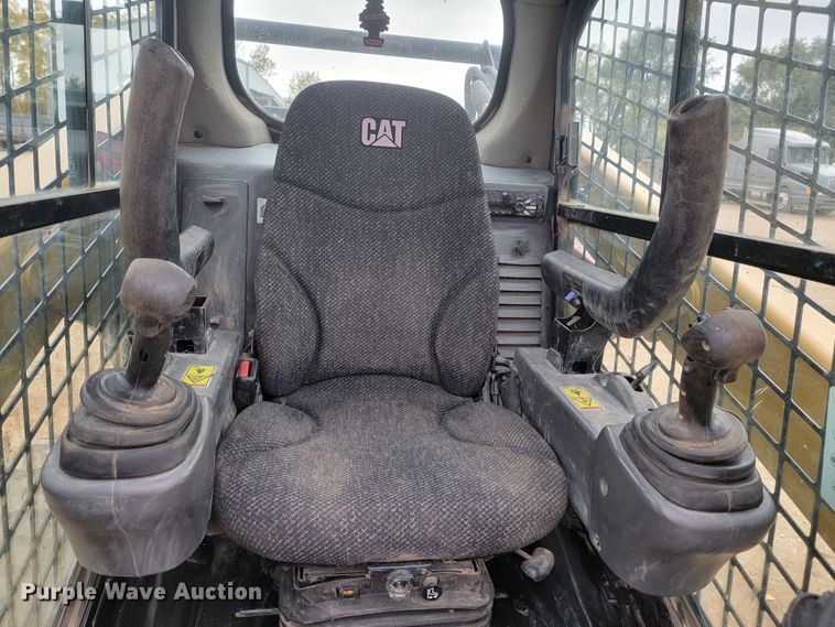 image for item LL9551 2014 Caterpillar 262D  skid steer loader