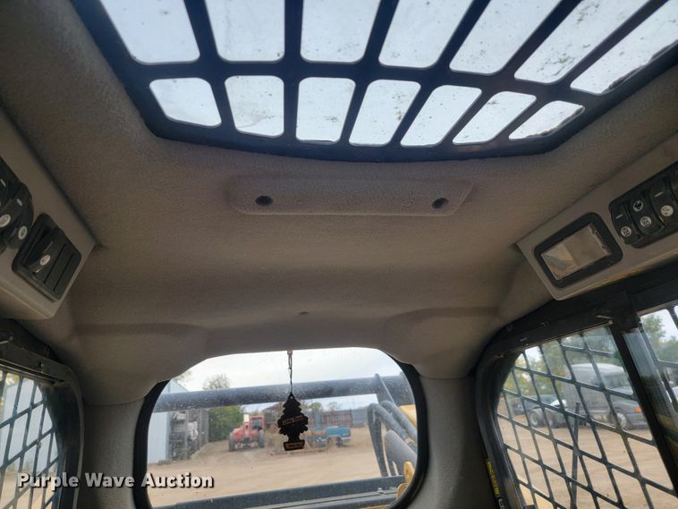 image for item LL9551 2014 Caterpillar 262D  skid steer loader