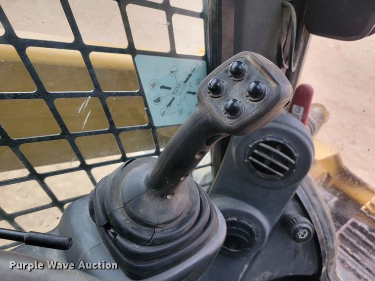 image for item LL9551 2014 Caterpillar 262D  skid steer loader