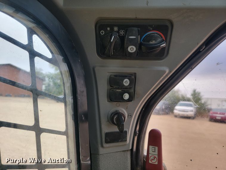 image for item LL9551 2014 Caterpillar 262D  skid steer loader