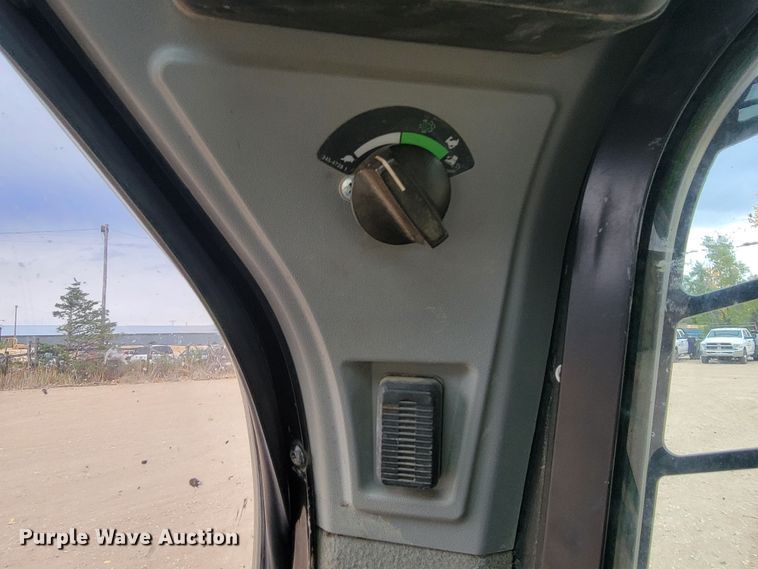 image for item LL9551 2014 Caterpillar 262D  skid steer loader