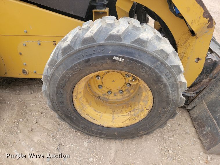image for item LL9551 2014 Caterpillar 262D  skid steer loader