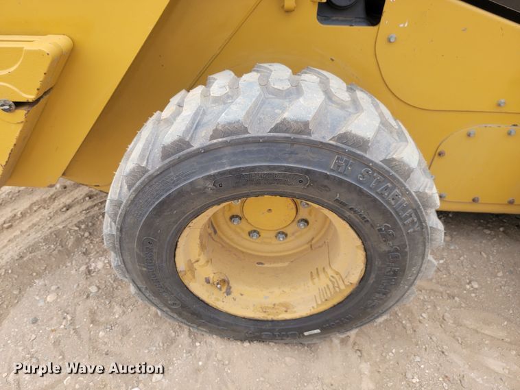 image for item LL9551 2014 Caterpillar 262D  skid steer loader