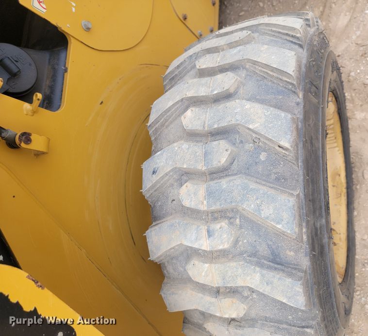 image for item LL9551 2014 Caterpillar 262D  skid steer loader