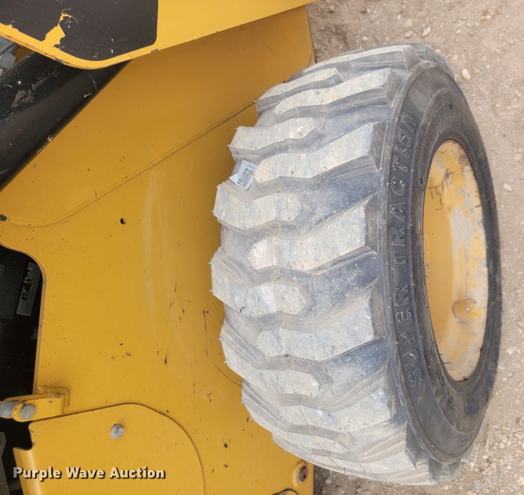 image for item LL9551 2014 Caterpillar 262D  skid steer loader