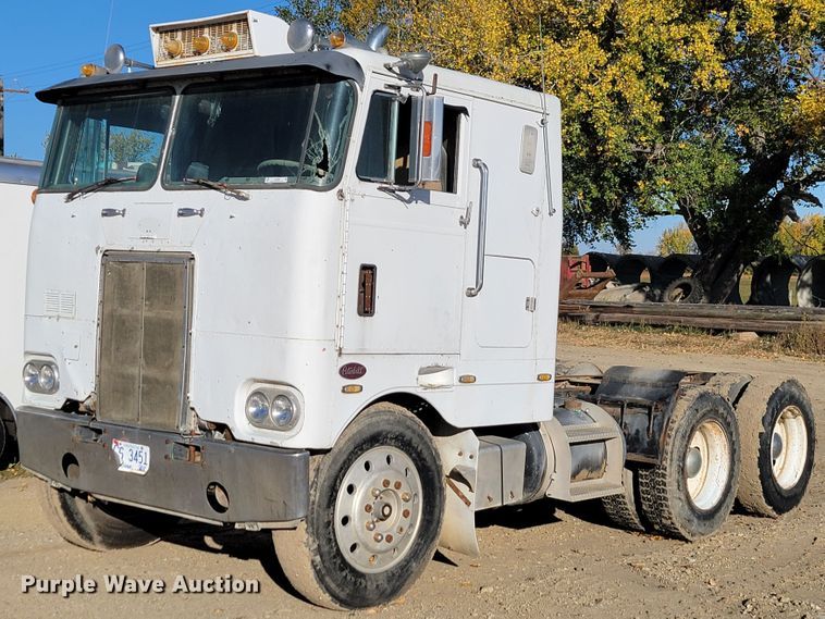 image for item LL9560 1971 Peterbilt 352ST  truck cab and chassis