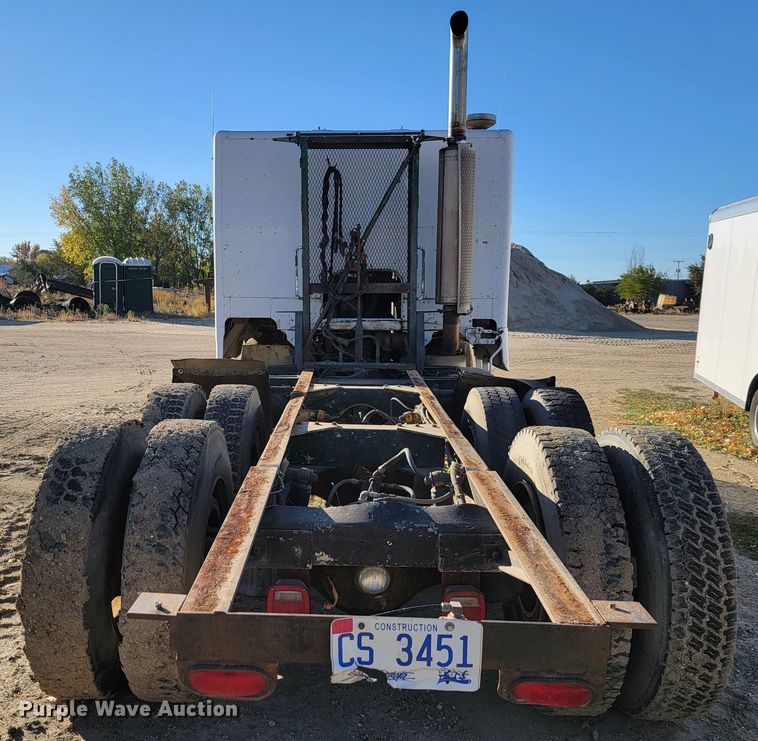 image for item LL9560 1971 Peterbilt 352ST  truck cab and chassis