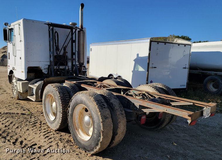 image for item LL9560 1971 Peterbilt 352ST  truck cab and chassis