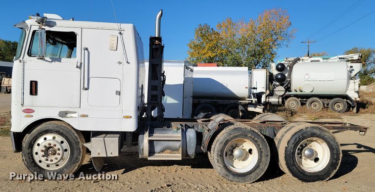 image for item LL9560 1971 Peterbilt 352ST  truck cab and chassis