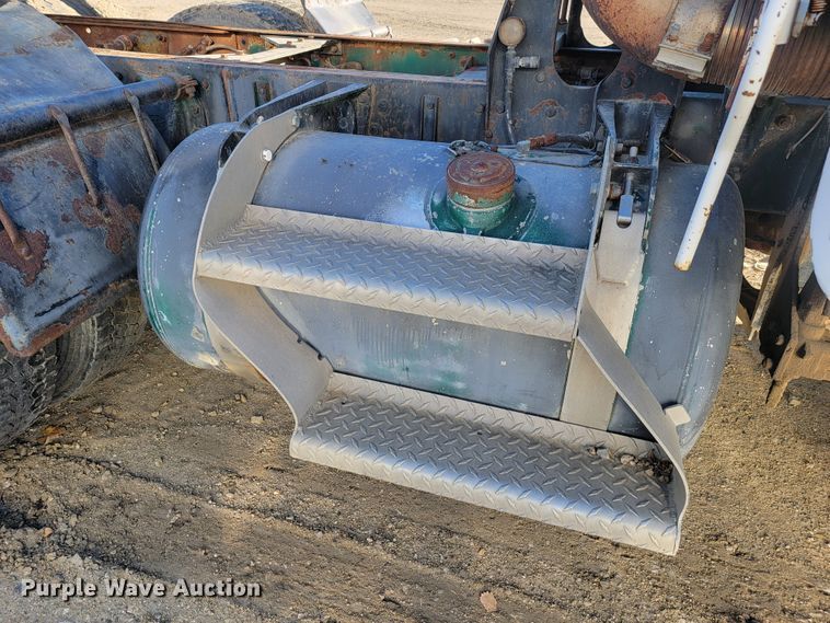 image for item LL9560 1971 Peterbilt 352ST  truck cab and chassis