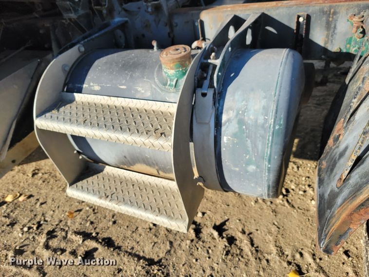 image for item LL9560 1971 Peterbilt 352ST  truck cab and chassis