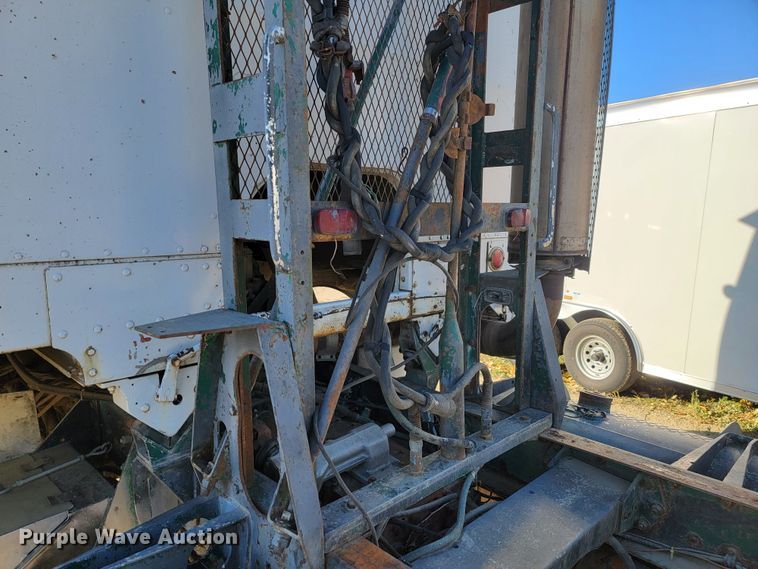 image for item LL9560 1971 Peterbilt 352ST  truck cab and chassis