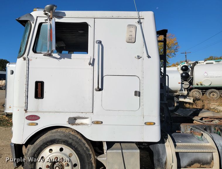 image for item LL9560 1971 Peterbilt 352ST  truck cab and chassis