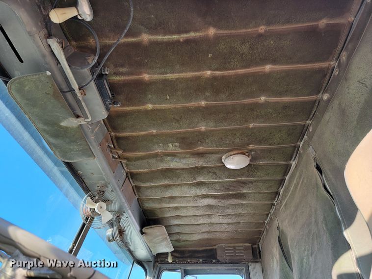 image for item LL9560 1971 Peterbilt 352ST  truck cab and chassis