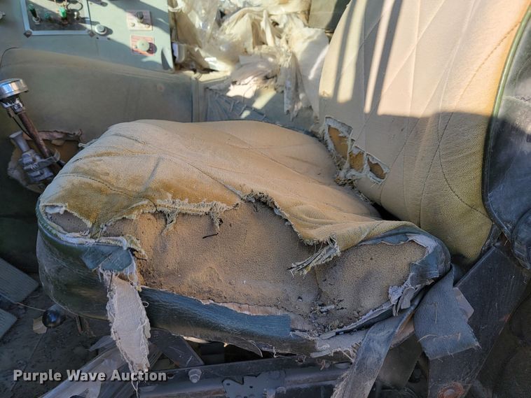 image for item LL9560 1971 Peterbilt 352ST  truck cab and chassis